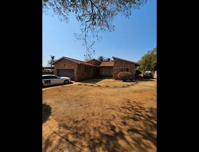 4 BEDROOM HOUSE FOR SALE IN GLEN MARAIS